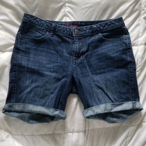 Elle, Jean Cuffed Shorts